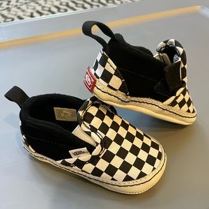 Baby vans worn once. Size 3, like new. Black/white